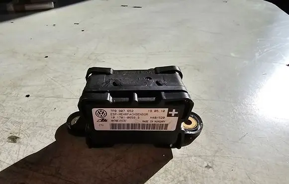 Volkswagen Touareg II ESP acceleration yaw rate sensor 7P0907652 HH70E19I3V