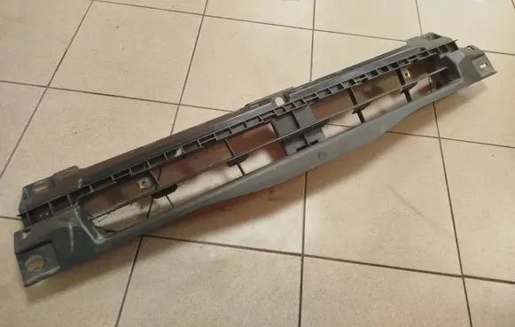Opel Vivaro Front bumper mounting bracket 620300101R 93856003