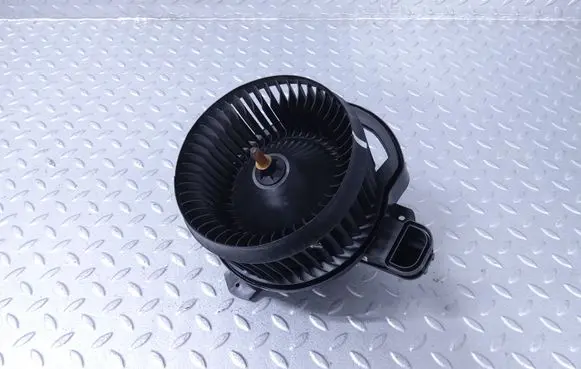 Land Rover Defender Heater fan/blower LR131031 L8B218456AB