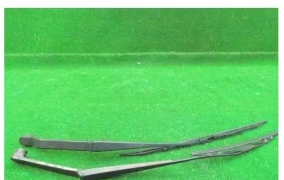 Subaru Impreza III Front wiper blade arm