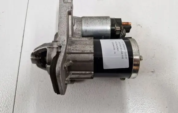 Renault Captur Starter motor 233000557R