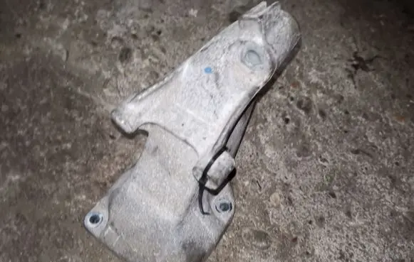 Mercedes-Benz C W203 Engine mounting bracket A6112230704