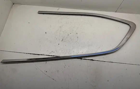 Peugeot 308 Rear side glass trim 