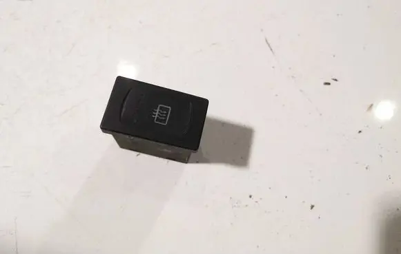 Volkswagen PASSAT B5 Windscreen/window heater switch 3B0959621C