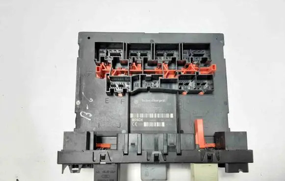 Volkswagen PASSAT B6 Central body control module 3C0937049E