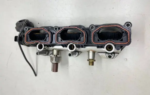 Audi A6 C7 Fuel Injector clamp holder 06E133340E