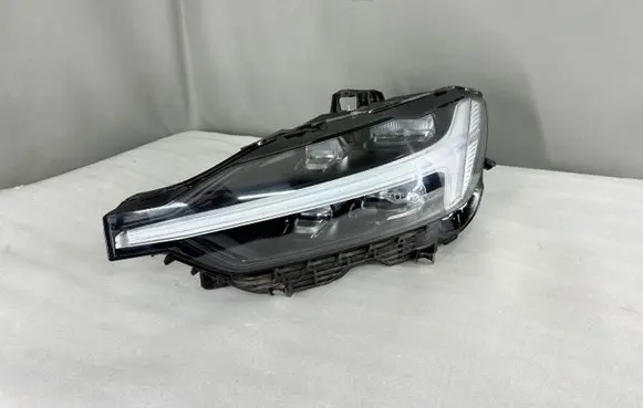 Volvo XC60 Headlight/headlamp 32404705