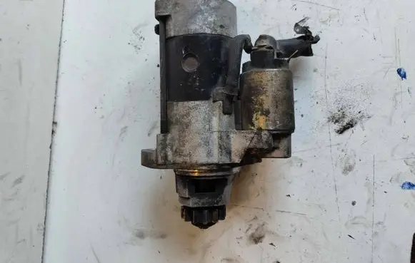 Nissan Almera Tino Starter motor 233008H801