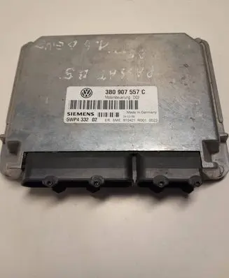 Volkswagen PASSAT B5 Engine control unit/module 3B0907557C WP433202