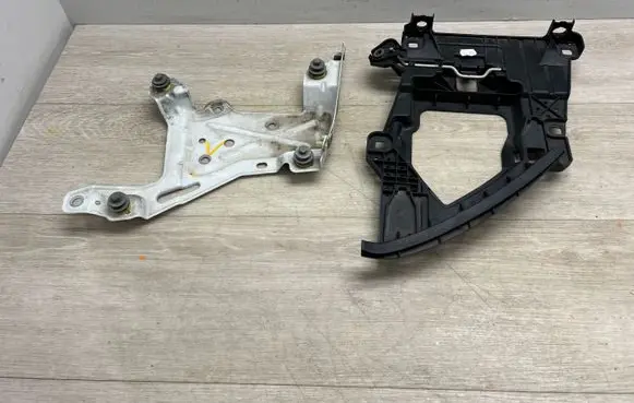 Porsche Cayenne (92A) Headlight/headlamp mounting bracket 7P5821259 7P5941045B 95850325900GRV