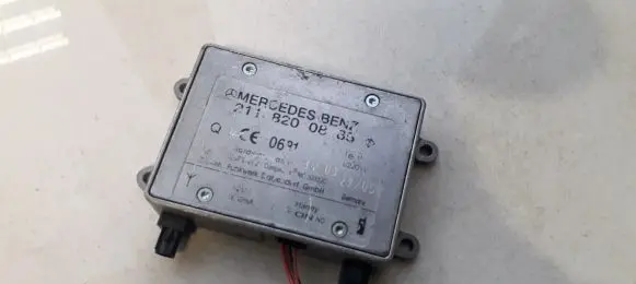 Mercedes-Benz E W211 Antenna control unit 2118200885