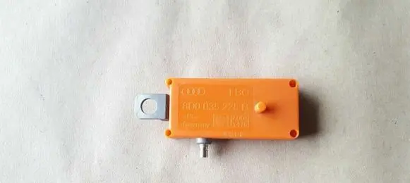 Audi A4 S4 B5 8D Sensor 8D0035225B
