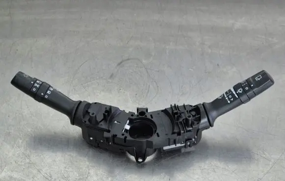 Hyundai Veloster Wiper turn signal indicator stalk/switch 202008910