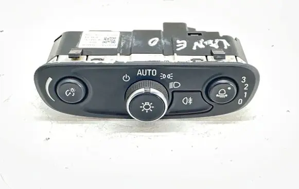 Chevrolet Malibu Light switch 84192542