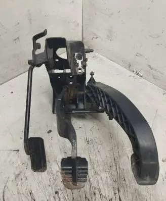 Volkswagen Transporter - Caravelle T4 Pedal assembly 701721315B