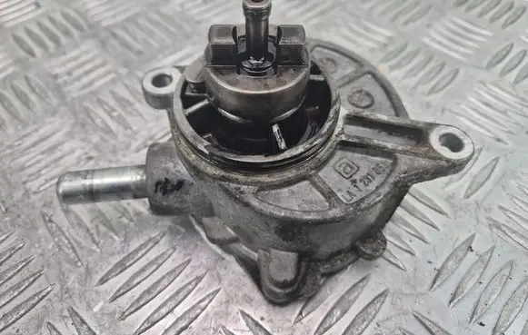 Mercedes-Benz E W211 Vacuum pump A6462300365
