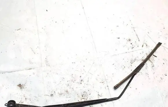 Toyota Avensis Verso Front wiper blade arm