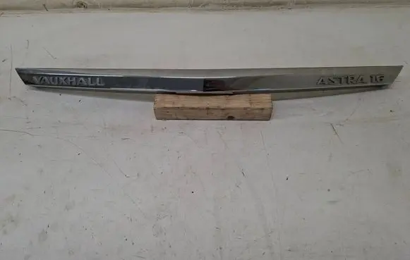 Opel Astra H Tailgate trim 13105814