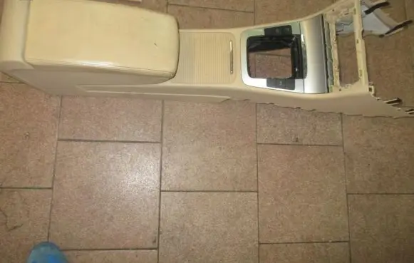 Volkswagen PASSAT B6 Center console