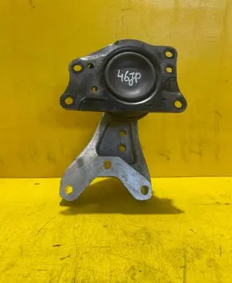 Seat Ibiza IV (6J,6P) Engine mounting bracket 6Q0199185AB