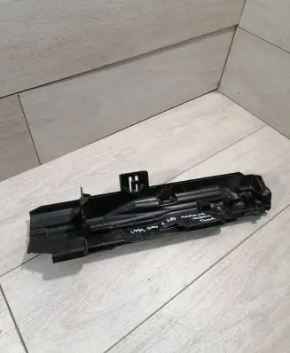 BMW 1 E81 E87 Radiator mount bracket 7524914