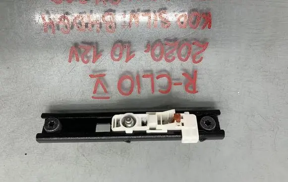 Renault Clio V Seat belt adjustment rail 