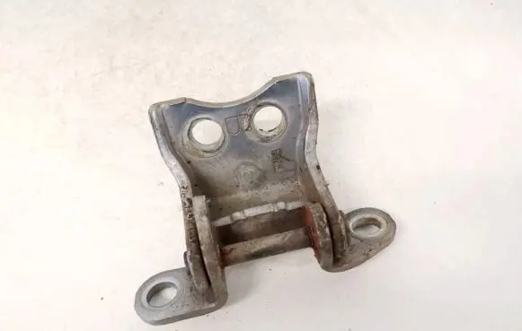 Honda CR-V Rear door lower hinge