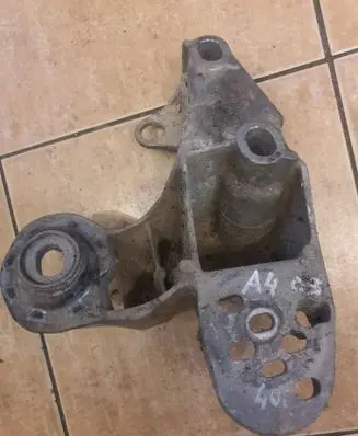 Engine mounting bracket