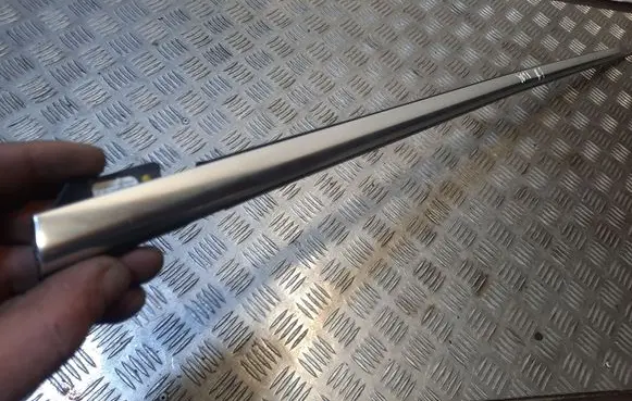 Volkswagen Jetta VI Front door glass trim molding 5C6837475