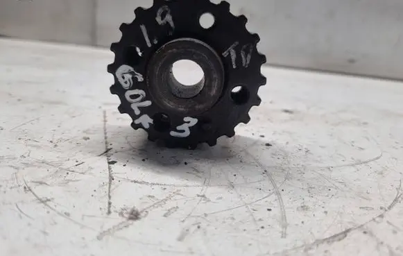 Volkswagen Golf III Crankshaft pulley 028105263
