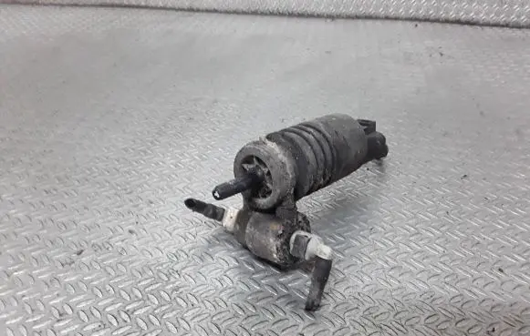Volkswagen PASSAT B6 Windscreen/windshield washer pump 1K6955651
