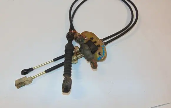 Hyundai Elantra Gear shift cable linkage 437942D100