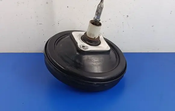 Volkswagen PASSAT B5 Brake booster 8D0612105F
