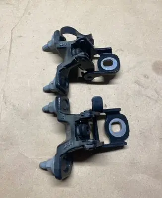 BMW 2 F46 Tailgate/trunk/boot hinge 7318932 17120310 7318931
