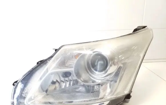 Toyota Avensis T270 Headlight/headlamp KOITO0514 3900078528
