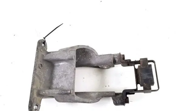 Engine mounting bracket