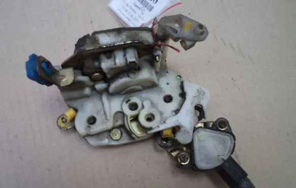 Nissan Serena Front door lock