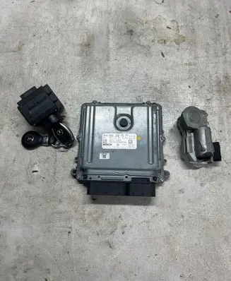 Mercedes-Benz E W211 Engine ECU kit and lock set A6421507377 1039S19156 0281013995