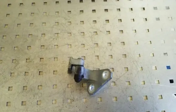 Volkswagen PASSAT B7 Front door upper hinge 3C0831402D