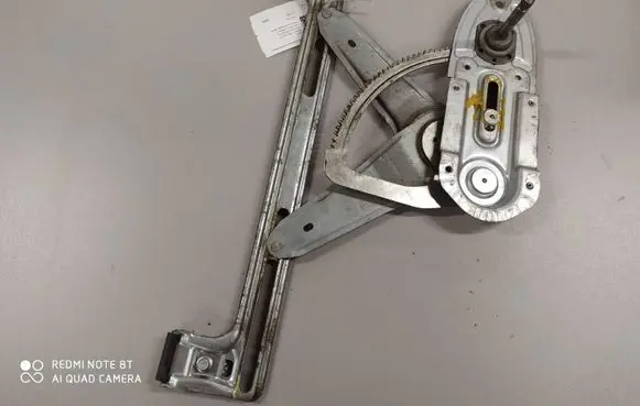 Rear door manual window regulator
