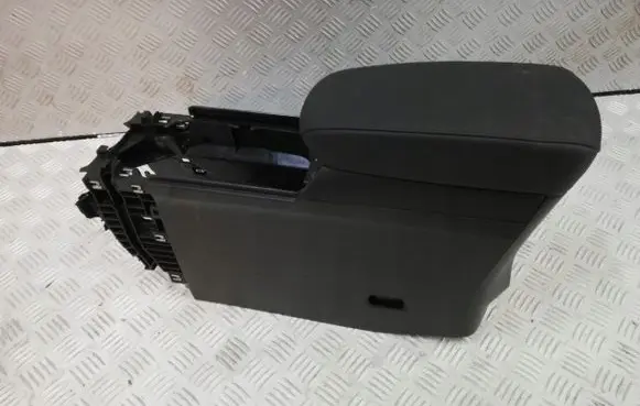 Opel Mokka X Armrest