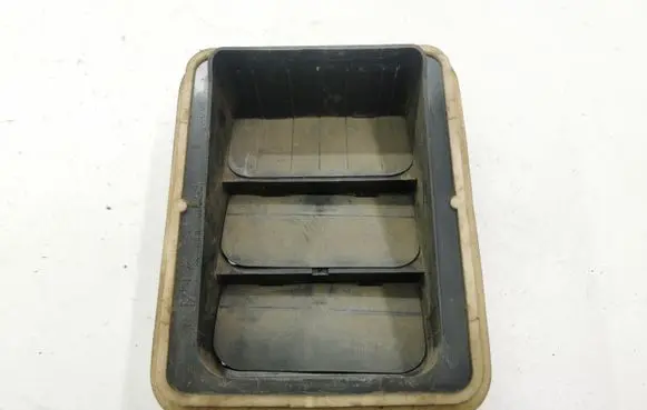 Peugeot 308 Quarter panel pressure vent 96384909