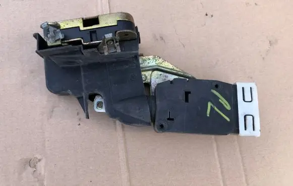 Mitsubishi Space Star Front door lock
