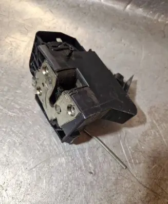 Dacia Sandero Rear door lock