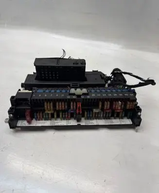 BMW 3 E46 Fuse module 8364540