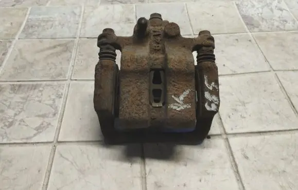 Honda FR-V Rear brake caliper