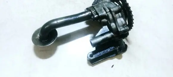 Volkswagen PASSAT B4 Oil pump 06a115105b