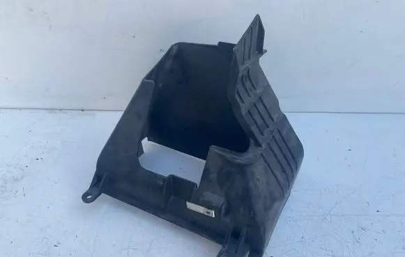 Toyota Avensis T220 Intercooler air guide/duct channel 8938