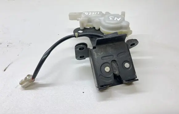 Mazda 3 I Tailgate/trunk/boot lock/catch/latch