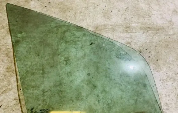 Renault Scenic I Front door vent window glass four-door 